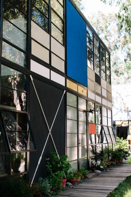 a photo of the front side of The Eames House aka Case Study House Number 8