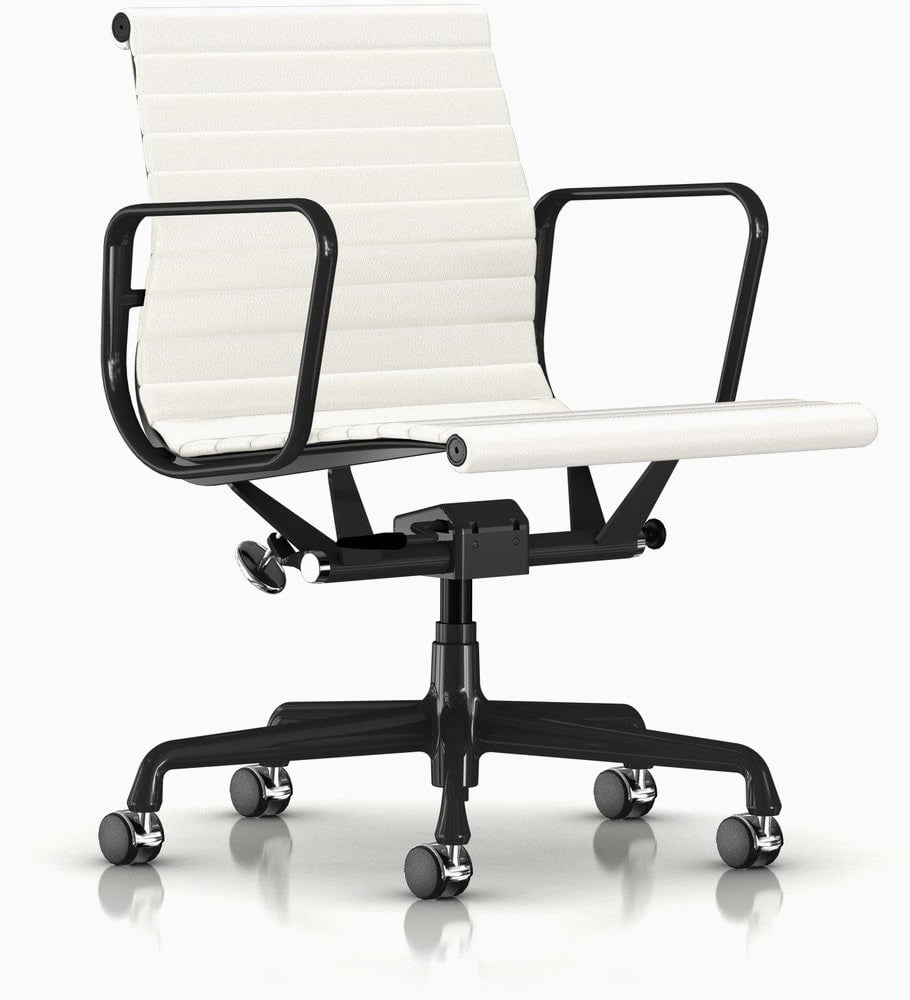 Har lært Erhverv ensidigt Eames Aluminum Group Management Chair - Eames Office
