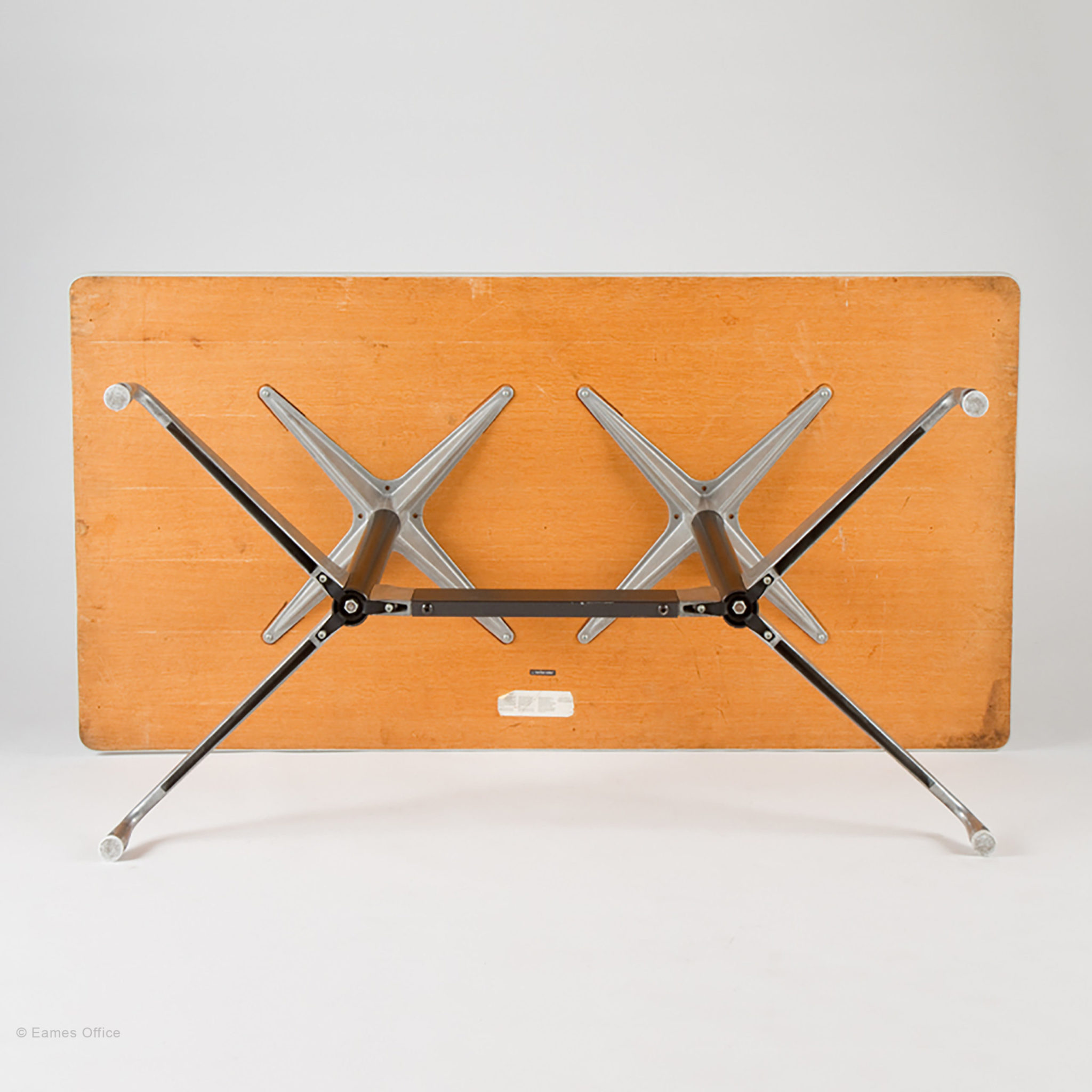 SEGMENTED BASE TABLES - Eames Office