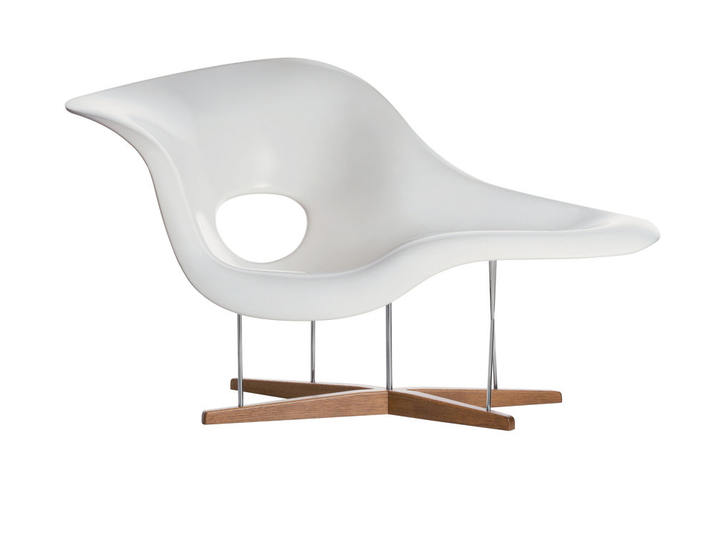 a photo of the Eames La Chaise lounge chair on a white background